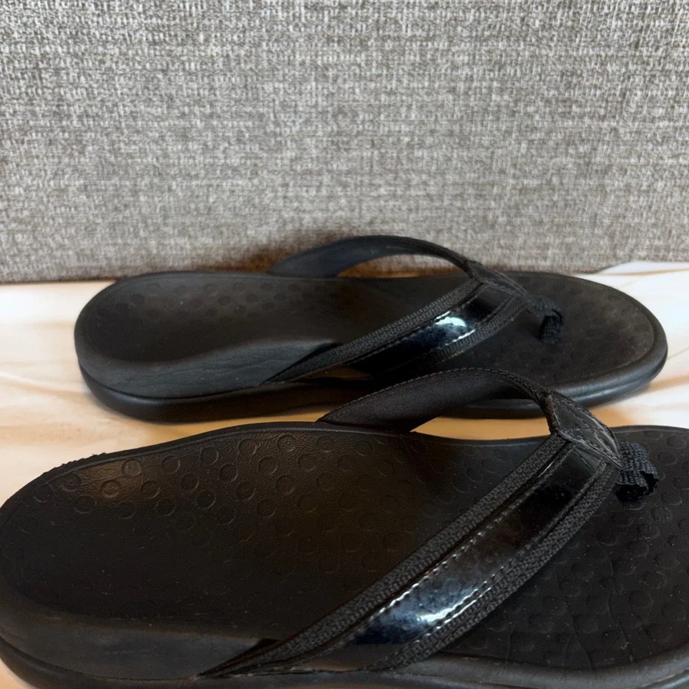 Vionic Tide II Black Orthotic Sandals Womens 5 Flip Flops Patent Leather Trim